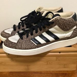 Adidas Superskate shoes / sneakers size 9 men’s.